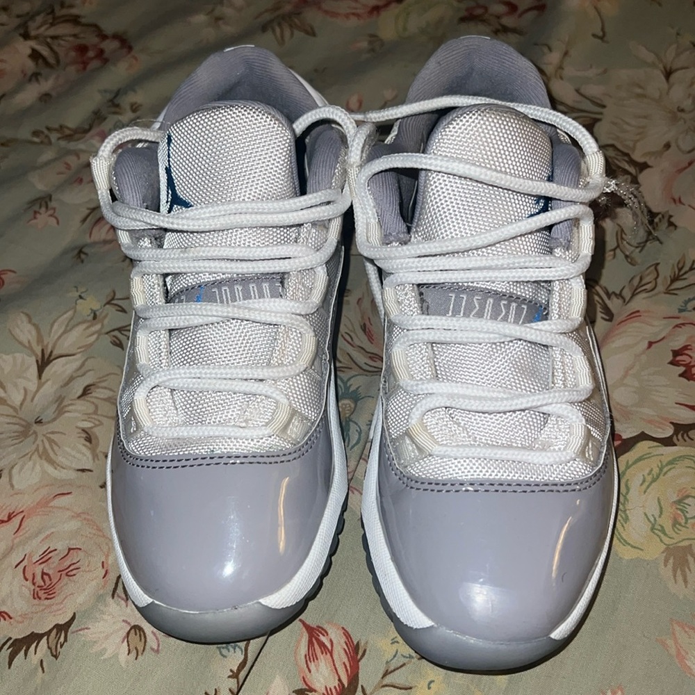 Used kids Jordan low cool greys! Great for the summer!